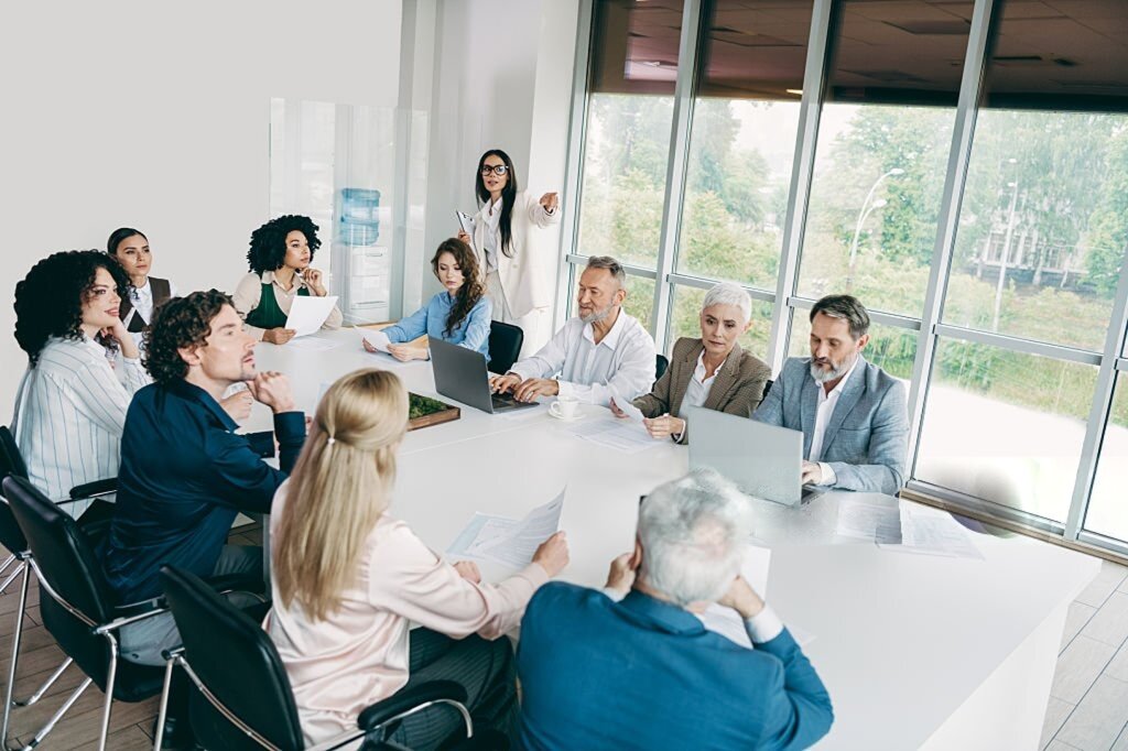 Conectores Sociales de FUNDECU trabajando con comunidades de Medellín